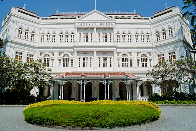 singapore-raffles-hotel-main-entrance