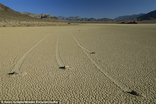 Vitorlázó kövek, Death Valley, USA